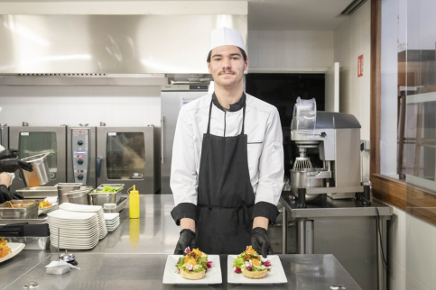 La Salle à Manger de Grenoble_Aurélien (formation cuisine) (c) Lucile Barbery/Apprentis d'Auteuil